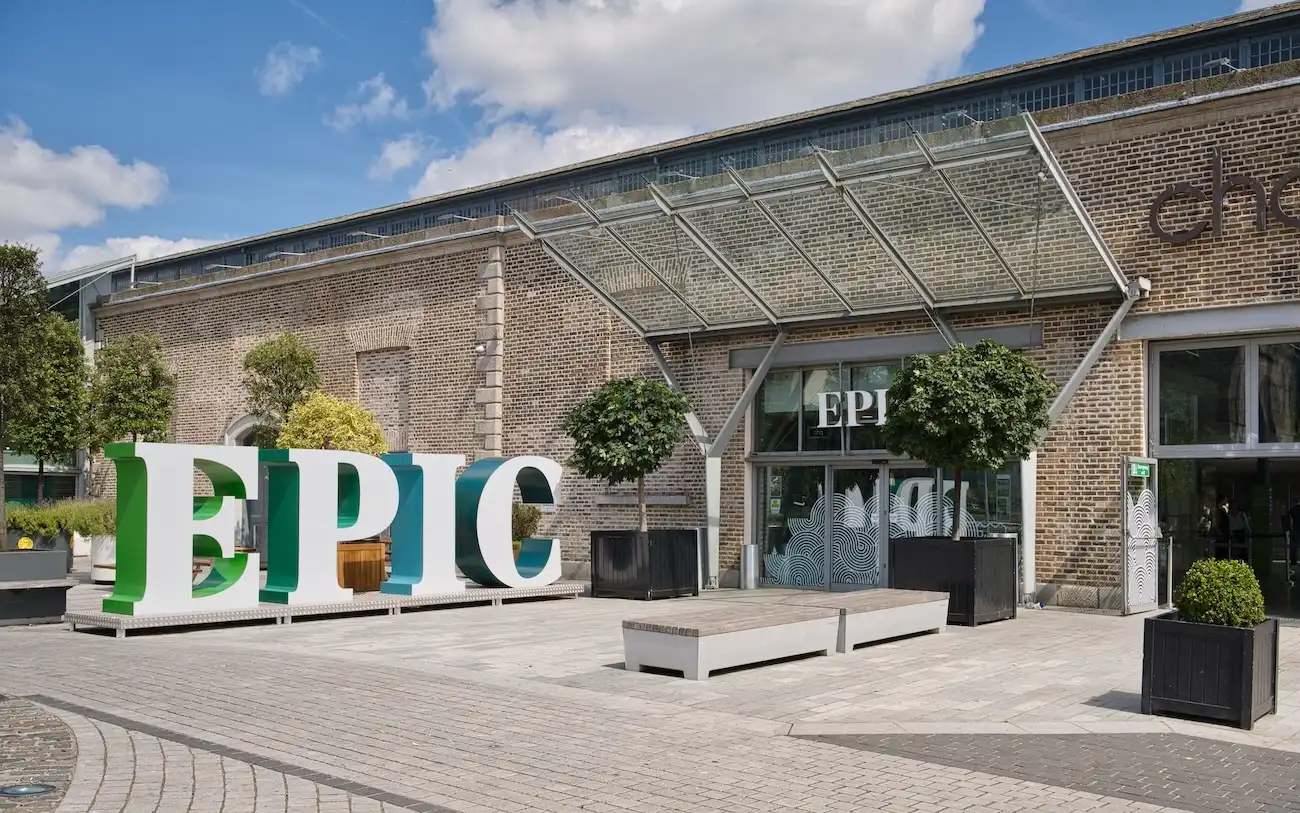 Bâtiment d'entrée du musée de l'émigration irlandaise EPIC à Dublin, Irlande.