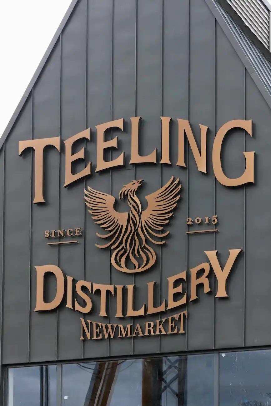 Entrée de la visite guidée et dégustation de la distillerie Teeling à Dublin, Irlande.