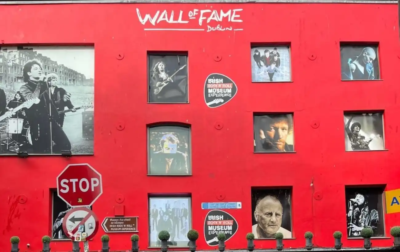 Mur de la renommée au Musée du Rock 'n' Roll Irlandais à Dublin, Irlande.