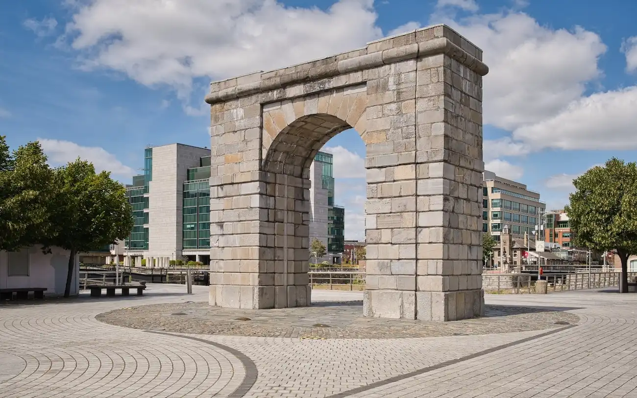 Arc de triomphe du musée de l'émigration irlandaise EPIC à Dublin, Irlande.