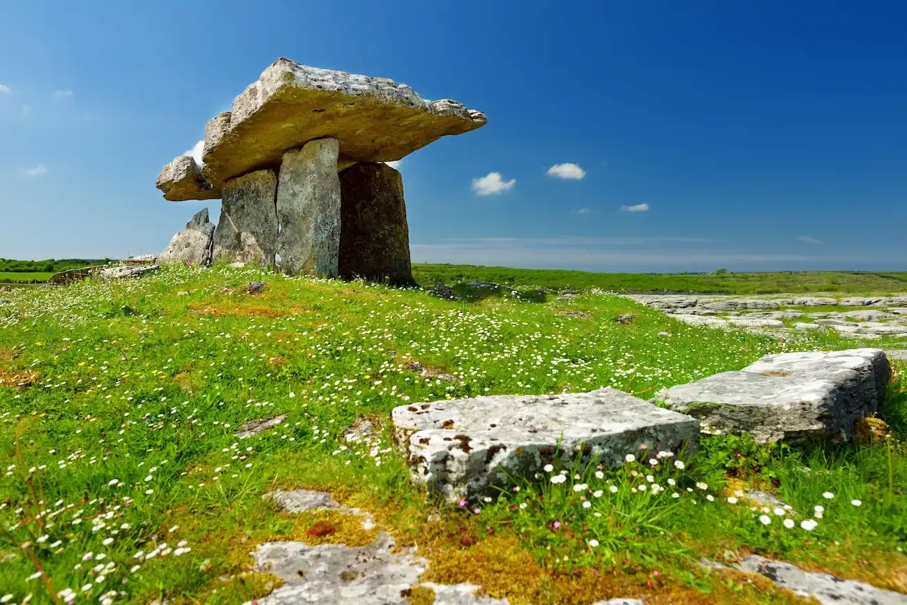 Structure géologique remarquable du Burren en Irlande.