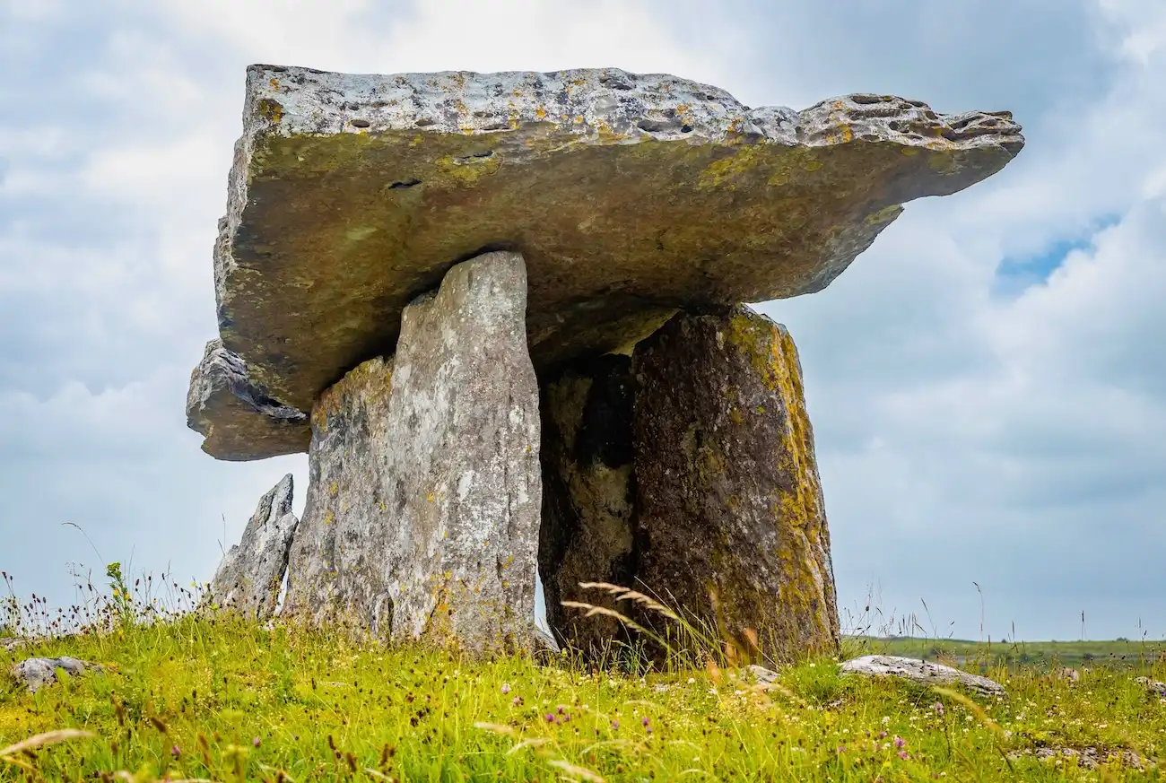 Structure géologique remarquable du Burren en Irlande.