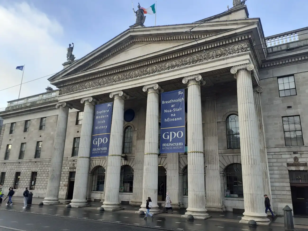 Façade du bâtiment du GPO Witness History Museum à Dublin, Irlande.