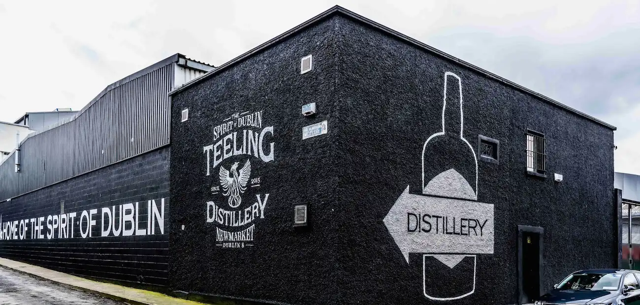 Façade du bâtiment de la distillerie Teeling à Dublin, Irlande.
